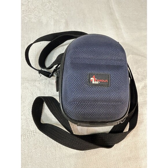 Tek Guardz Hard Shell Zipper Camera Case w/Adjustable Neck Strap and Carabiner. - Picture 1 of 3